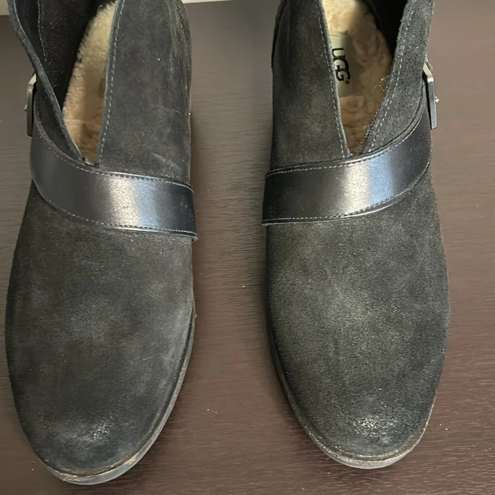 UGG Australia Wright Belted Black Leather Womens Ankle Boots Sz 8.5 Suede Shoes
